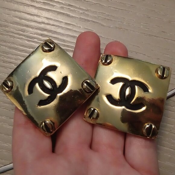 Chanel JUMBO Vintage CC Clip On Earrings - Picture 3 of 15
